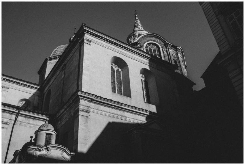 Dramatic black and white photo of a cathedral faca