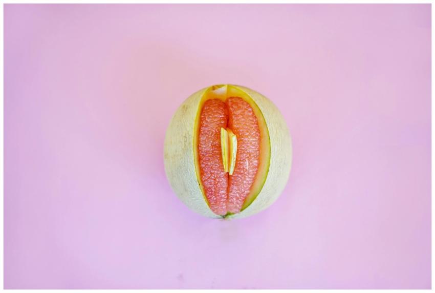 Artistic image of a grapefruit with a pink backdro