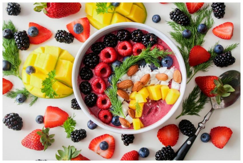 A vibrant, healthy fruit smoothie bowl topped with