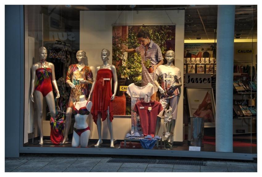 Store Window Decoration Mannequin Clothing