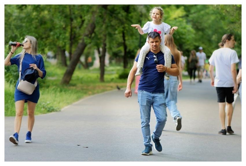 Snapshot People Walking Man