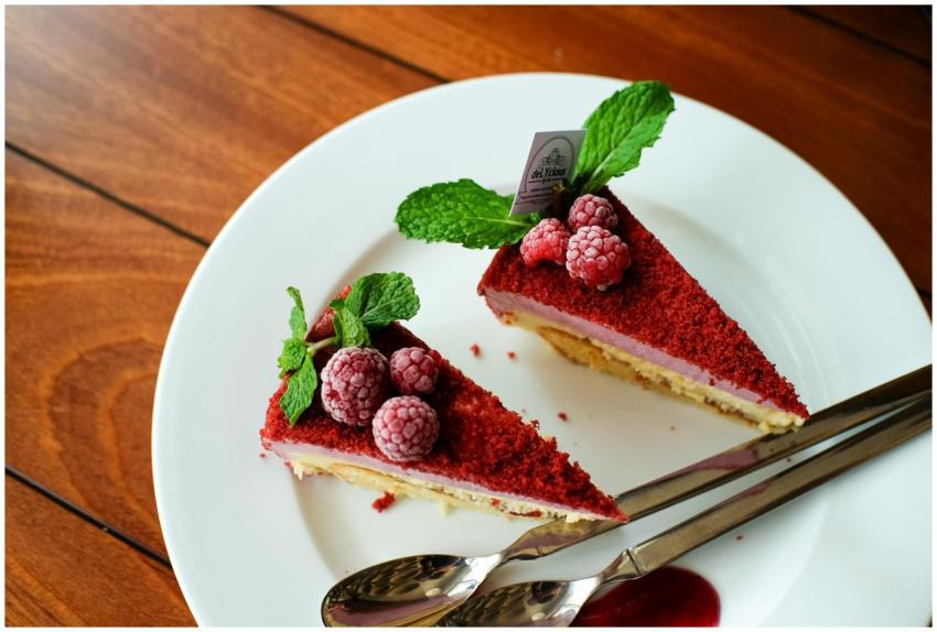 Free stock photo of a piece of cake, berries, cake