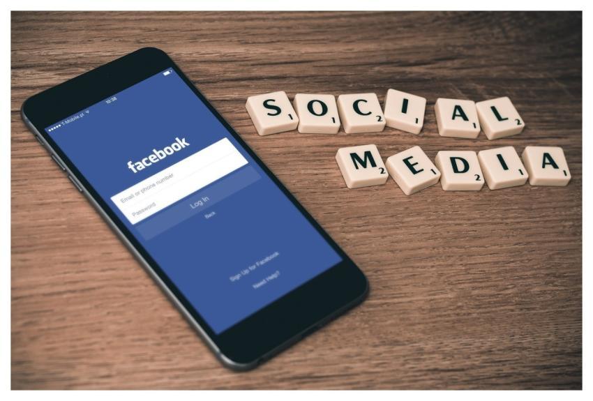 Social Media Facebook Smartphone Iphone
