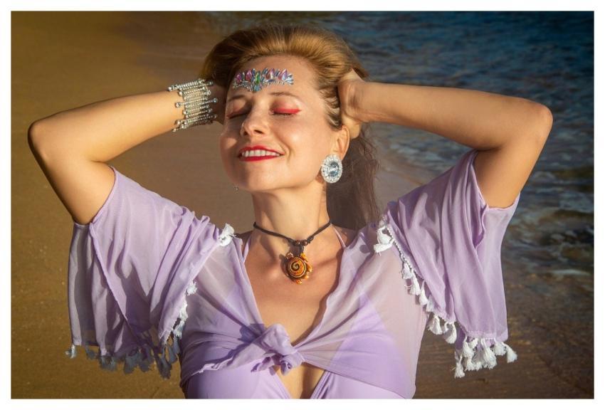 Woman Portrait Beach Photos Vacation
