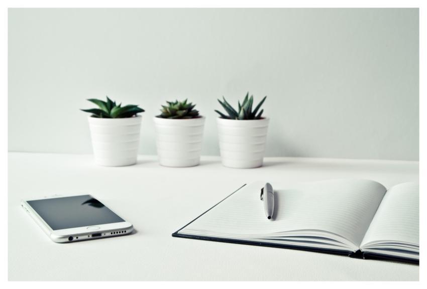 Desk Smartphone Iphone Notebook