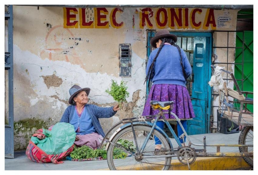 Peru Woman Old Market