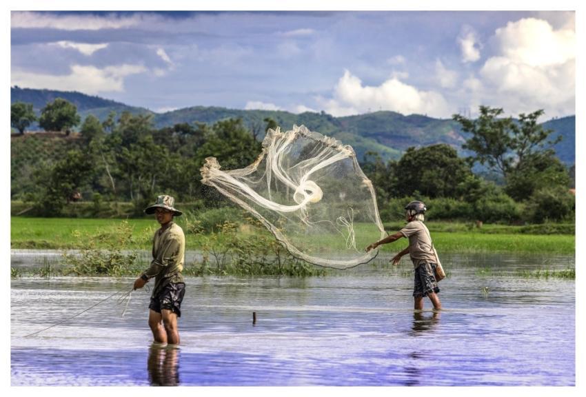 Fishermen People Water Vietnam