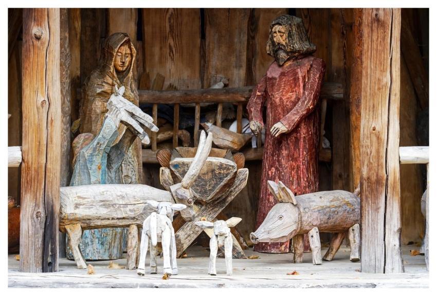 Wooden Figurines Sculptures Nature Article