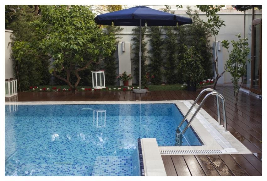 Pool House Luxury Swim