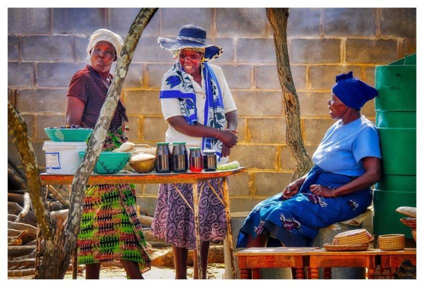 Women Market African Scene