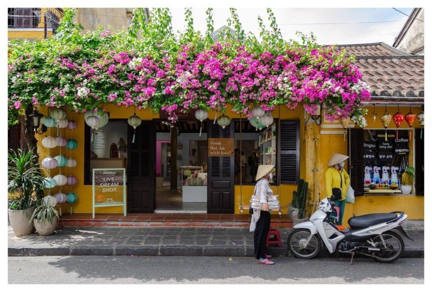 Hoi An People Shop Street