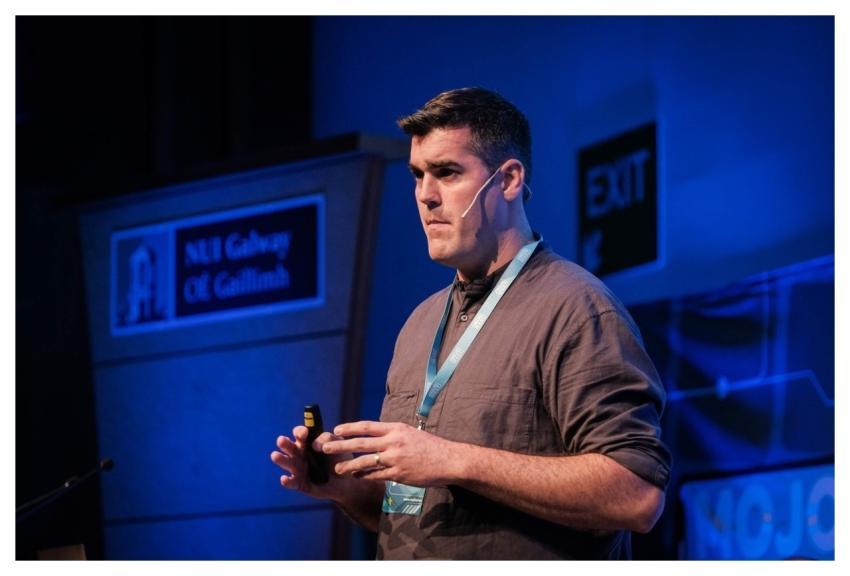 Journalism Phone Technology Web