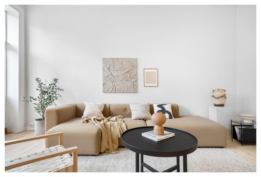 Real Estate Sofa Living Room Table