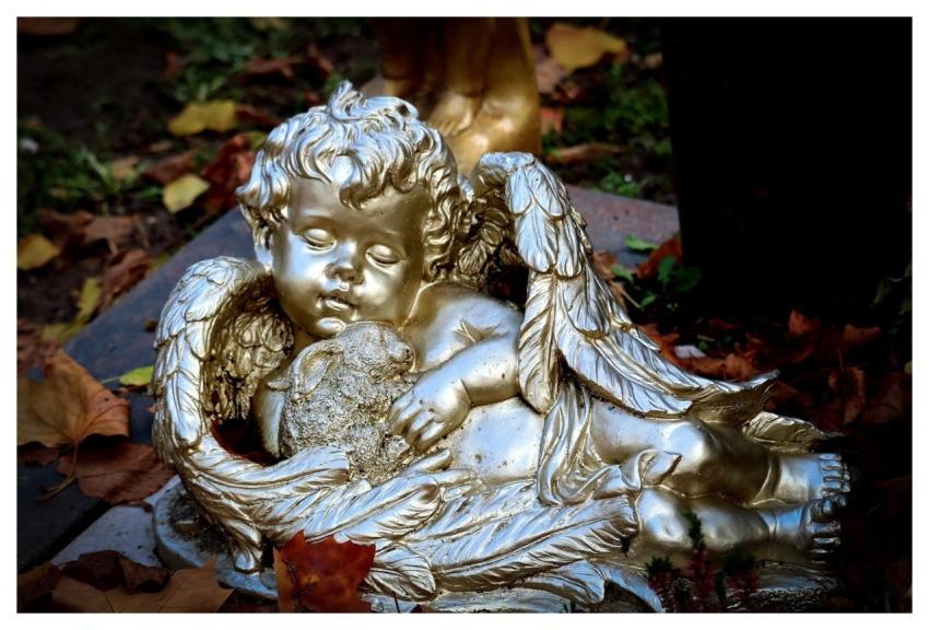 Angel Putten Dig Sculpture