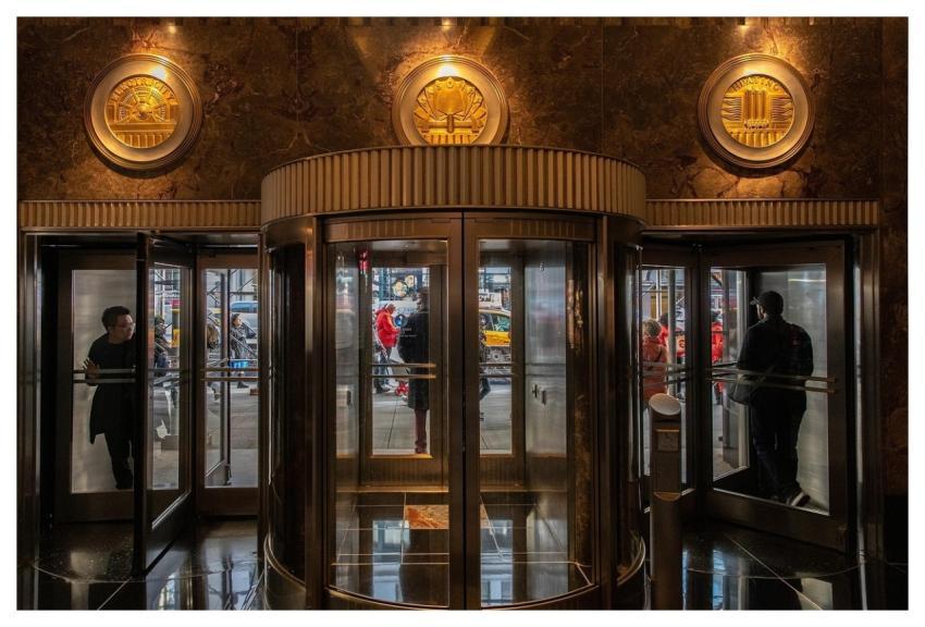Entrace Rotating Door Building Empire State Buildi
