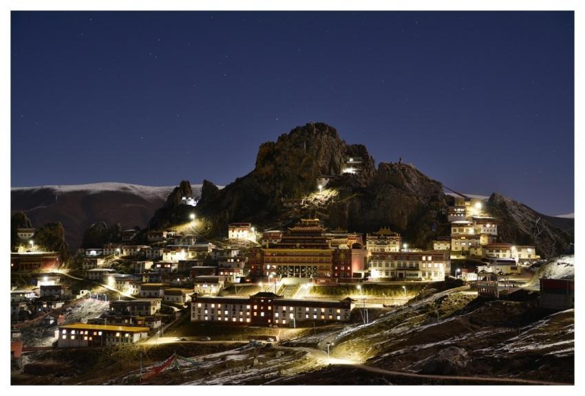 Zizhu Temple Temple Building Lamp