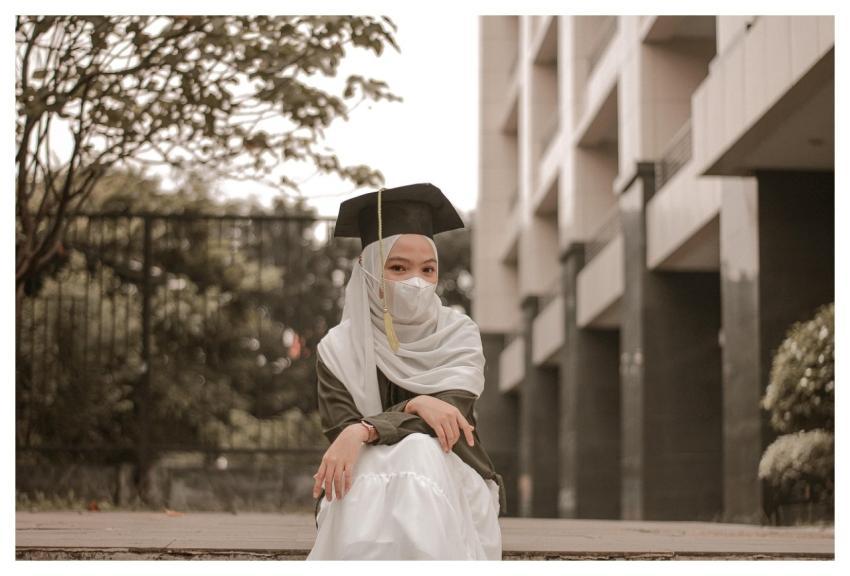 Graduate Woman Portrait Graduation