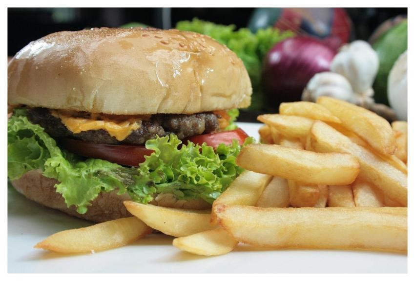 Burger Cheeseburger Chips Food