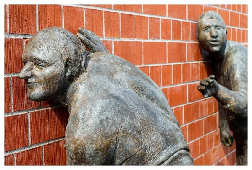 Sculptures Bronze Listen To Figures