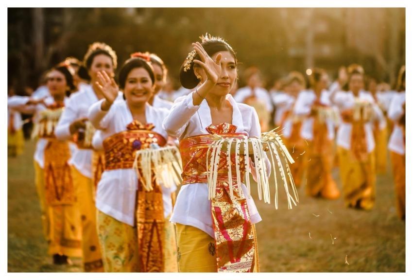 Dance Balinese Traditional Women