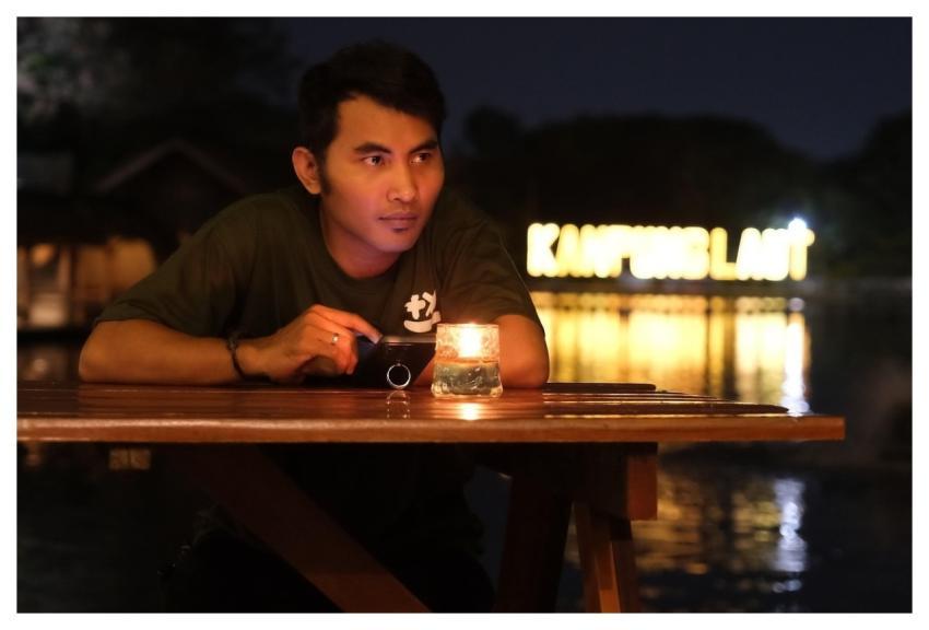 Man Mobile Phone Thinking Candle