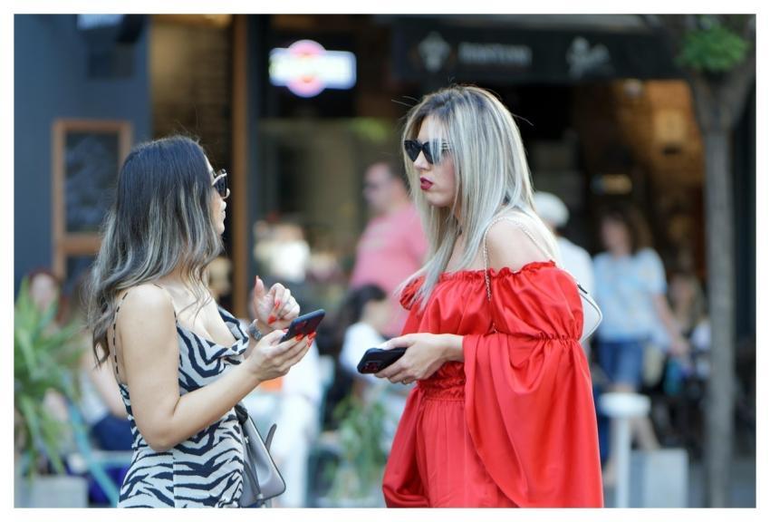 Women Young Sunglasses Smartphone