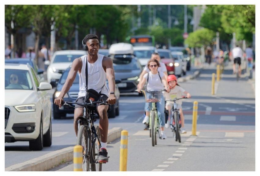 Cityscape People Bicyclists Bikes