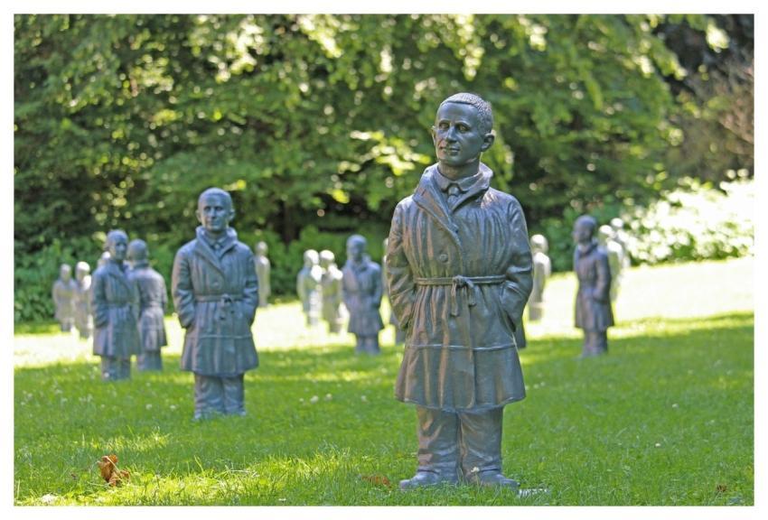 Bert Brecht Brecht Statue Art Project