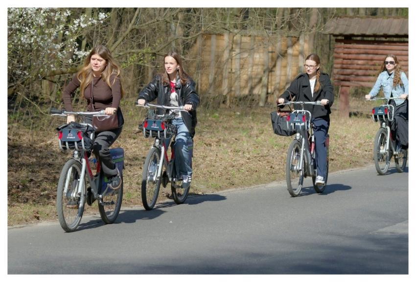 Women Young Girls Cyclists