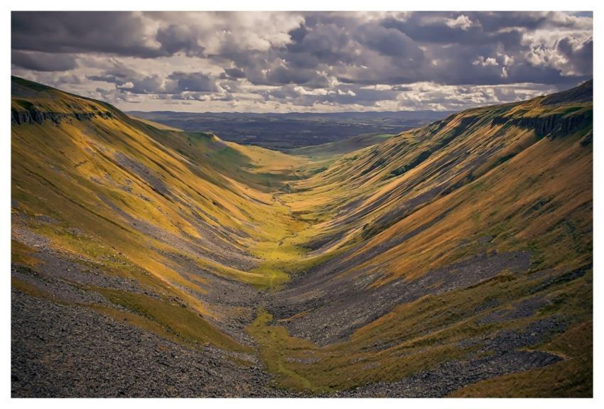 Valley Mountains Landscape Dramatic