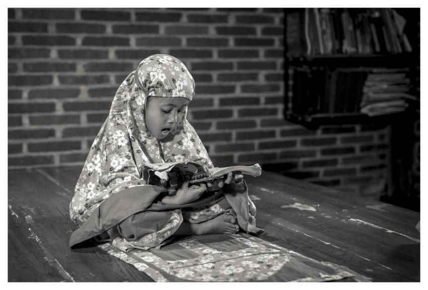 Child Read Al-Qur'an Muslim