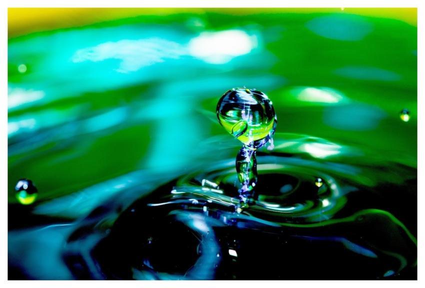 High Speed Drops Of Water Abstract Aiguiseur