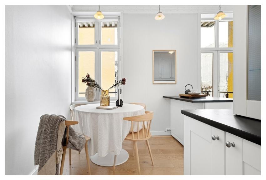 Real Estate Table Dining Area Living Room