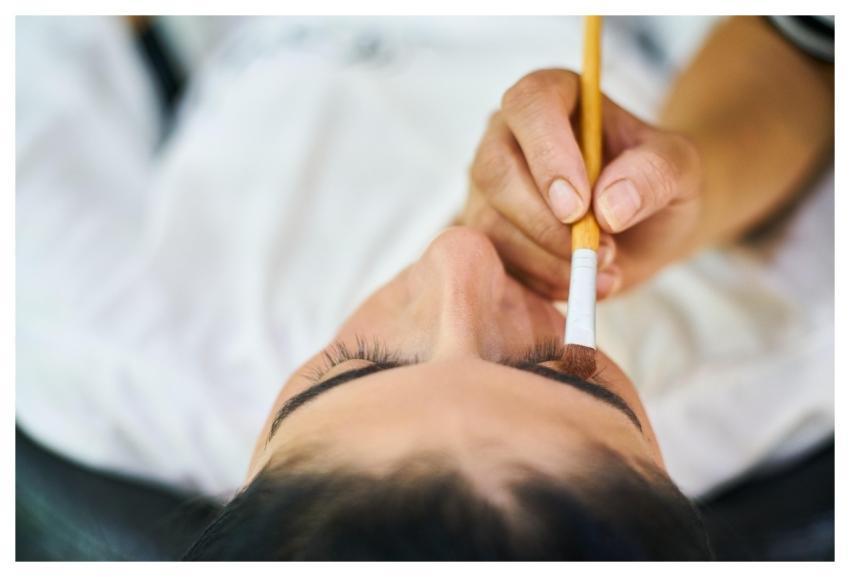 Make-Up Eyelash Eyebrow Headlight