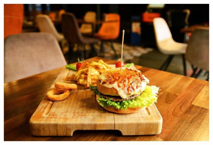 Burger Cheeseburger Food Meal