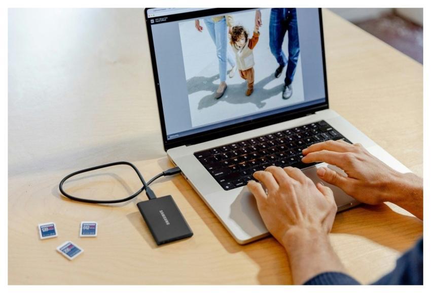 Laptop Work Photo Editing Image