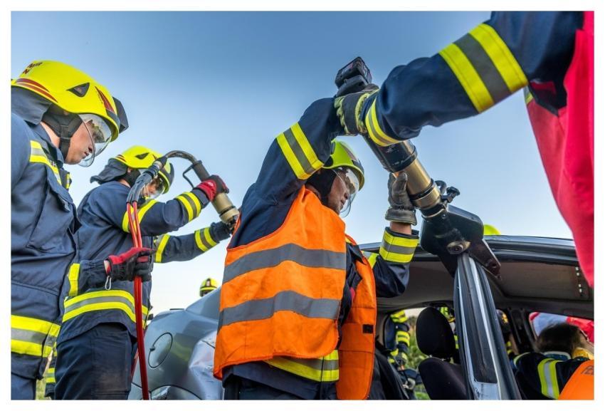 Fire Fighters Traffic Accident Rescue Spreader