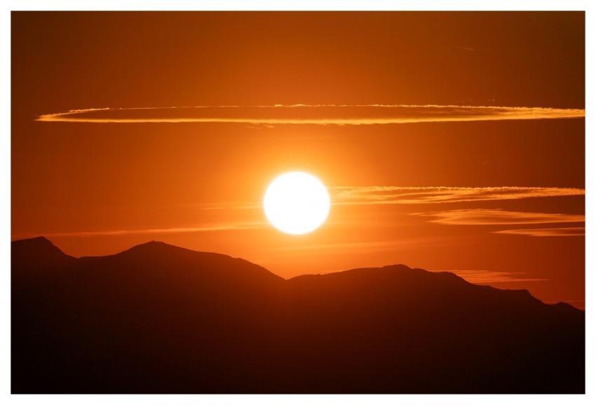 Mountain Sunset Wallpaper 4K Brilliant Sun Free Wa