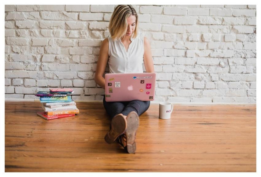 Influencer Writing Girl Woman