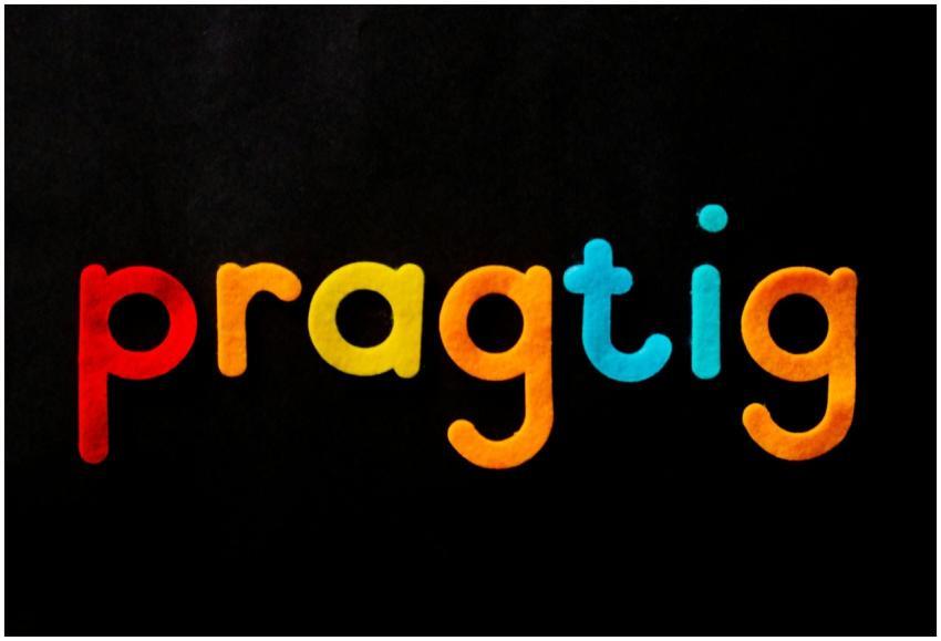 Vibrant colorful letters spelling 'pragtig' on a d