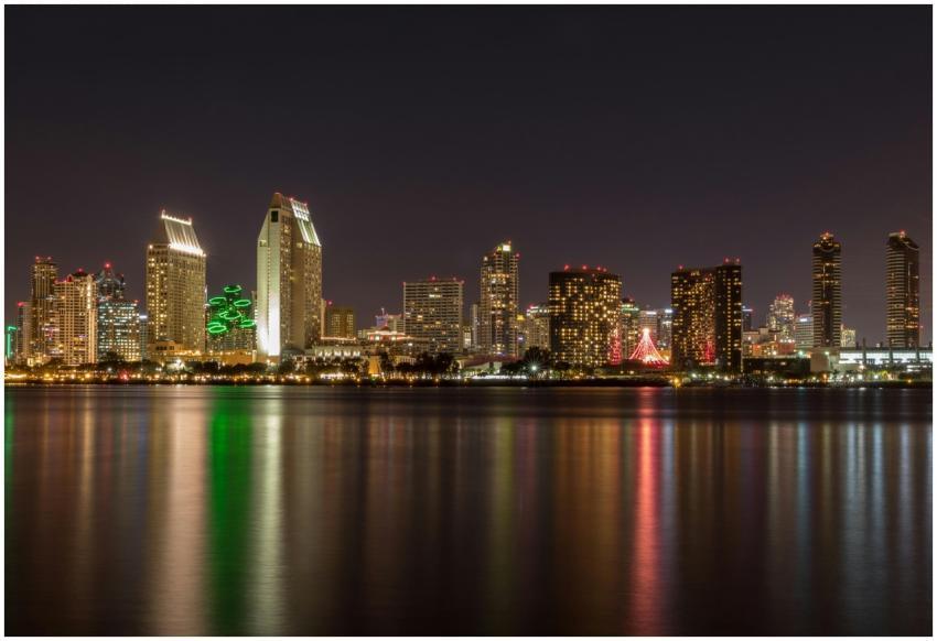 Captivating view of San Diego's skyline illuminate