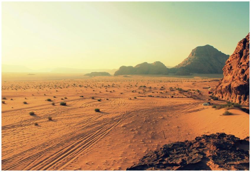 Explore the stunning beauty of Wadi Rum's arid des