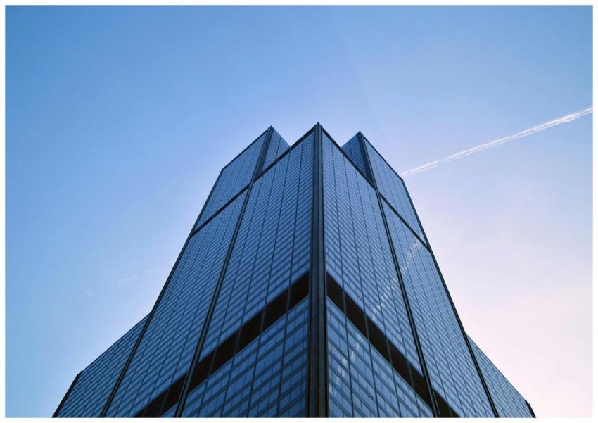 Low angle shot of a modern skyscraper in Chicago w