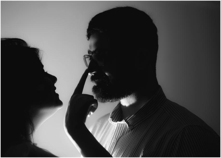 Silhouette Intimate Couple Black