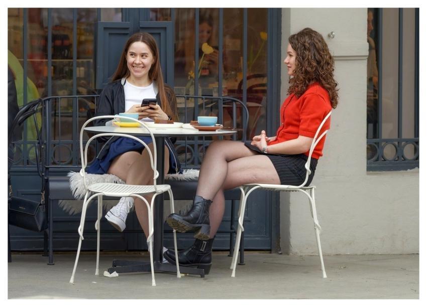 Girls Casual Sitting Table Brasserie