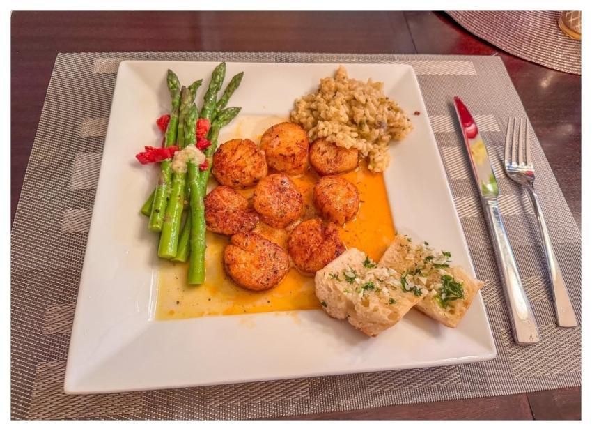 Dinner Gourmet Scallops Asparagus