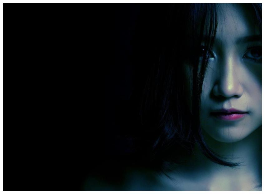 Striking portrait of a young woman with a mysterio