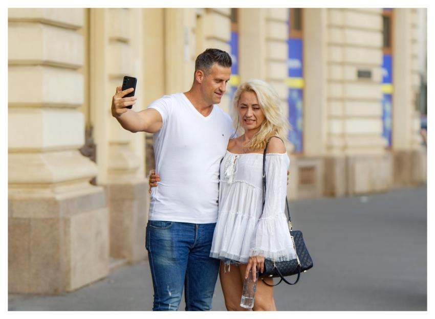 People Couple Smartphone Selfie