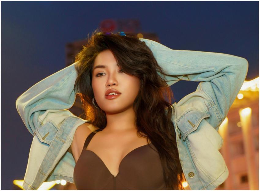 Free stock photo of ánh đèn thành phố, áo khoác de