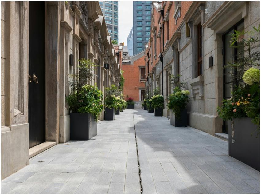 A picturesque urban alley in Jing An Qu, showcasin